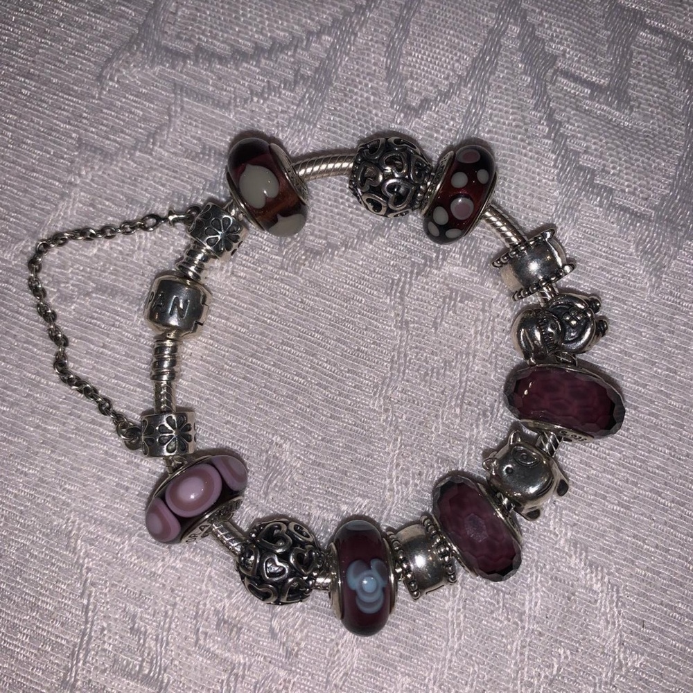 Pandora Bracelet - Fully Furnished - Picture 2 of 4